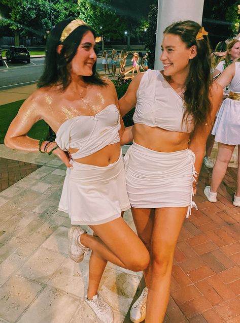 Toga Party Outfit, Toga Party Costume, Frat Party Outfit, Senior Week, Toga Party, High School Football Games, Frat Parties, Social Themes, Up Theme