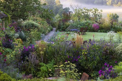 Rose Terrace, Gravetye Manor, English Flower Garden, Manor Garden, Landscape Design Drawings, London Evening, Elegant Food, Herbaceous Border, Corner Garden