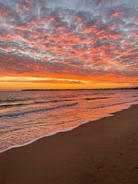 Beachside Bike Ride: Exploring Coa Movie Night Under The Stars, Night Under The Stars, Beach Sunset Wallpaper, Sky Pictures, Pretty Landscapes, Sky Photos, Beach Wallpaper, Sunset Wallpaper, Pretty Sky