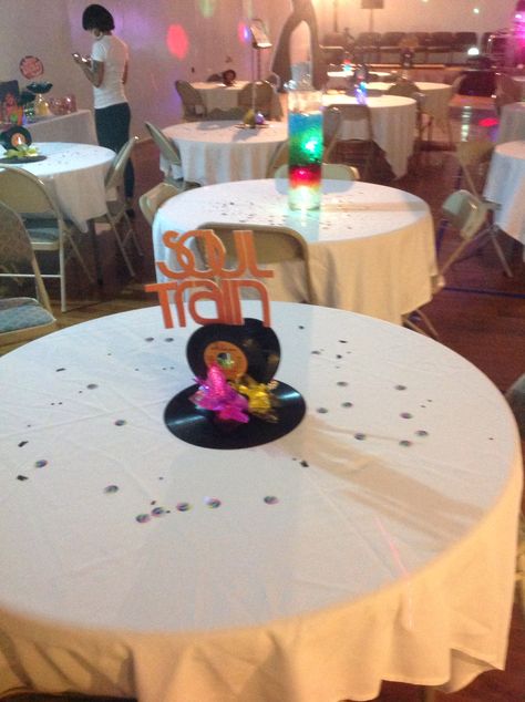 Record/album centerpiece Soul Train Centerpieces, Album Cover Centerpieces, Records Centerpieces, Record Centerpieces Ideas, Soul Train Party Decorations, 70s Theme Party Decorations, Soul Train Themed Party, 70s Birthday Party Ideas, Motown Party