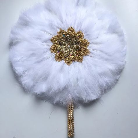 Bridal Fans, Fans For Wedding, Bridal Fan, Graduation Pictures Poses, College Graduation Pictures Poses, College Graduation Pictures, Fan Decoration, Feather Fan, Feather Wedding