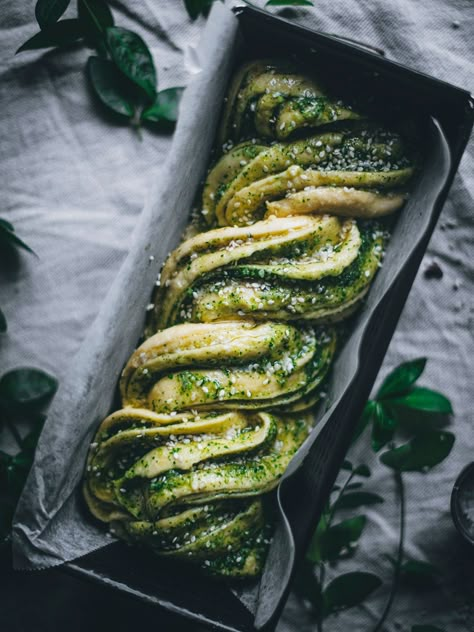 Pesto Bread, Babka Recipe, Green Pesto, Food Carving, Delicious Bread, Challah, Bread Recipes Homemade, Bread Baking, Bread Recipes