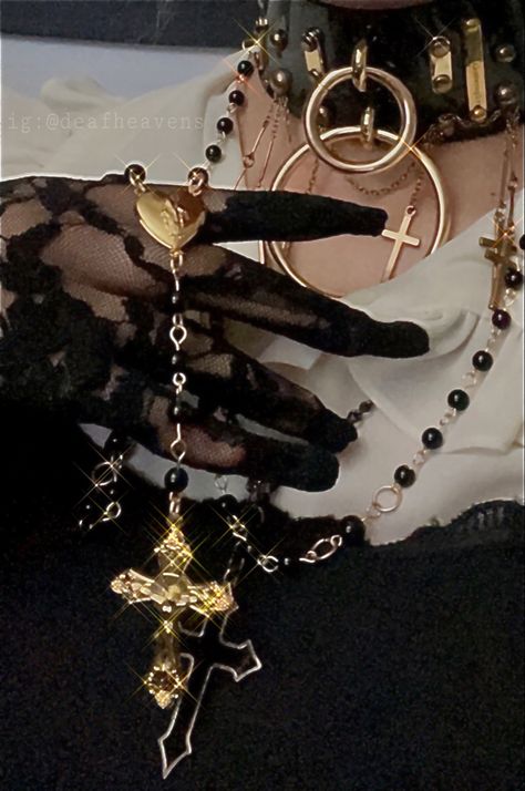 Gold Goth, Black And Gold Outfit, Hex Girls, Gold Spoon, Gold Outfit, Goth Jewelry, Family Jewels, Goth Aesthetic, Fancy Jewelry