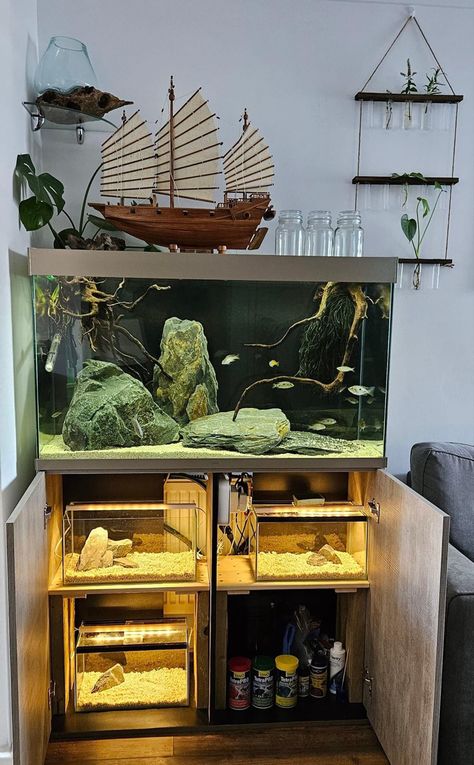 Nursery Tanks Fishtank Ideas Furniture, Fish Tank Aesthetic, Fish Aquarium Decorations, Fish Tank Themes, Fish Tank Terrarium, Black Bedroom Design, Aquascape Design, Fish Tank Design, Reptile Room