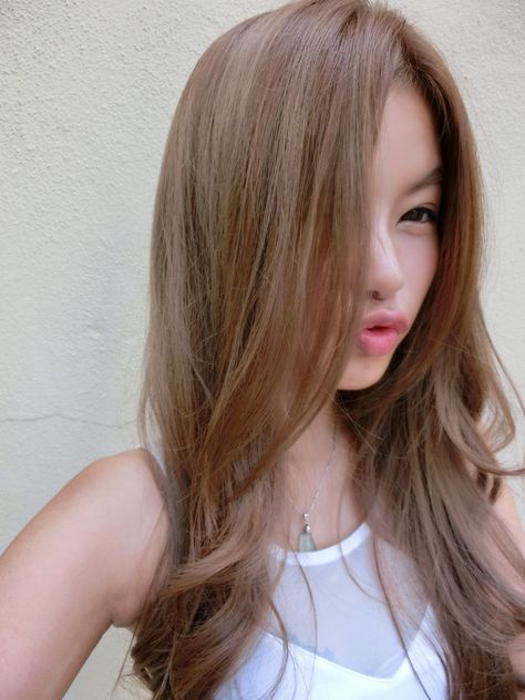 asian girl gray hair - Google Search Hair Color Japanese, Korean Hair Color Brown, Textured Curls, Hair Color 2017, Hair Color Asian, Ash Brown Hair Color, Korean Hair Color, Hair Glitter, Hair Color Chocolate