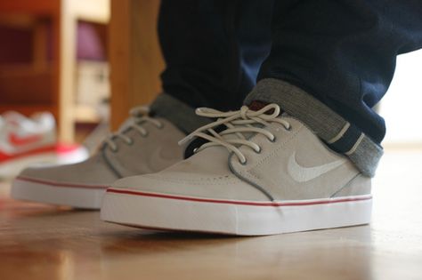 Nike sb Janoski ´jetstream´ by Felixbrs1, via Flickr Stefan Janoski Nike, Nike Sb Janoski, Shoes Grey, Sharp Dressed Man, Grey Nikes, Vans Old Skool Sneaker, Nike Sb, Boy Fashion, Me Too Shoes