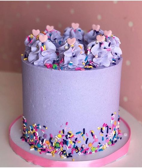 Purple Easy Vanilla Frosting, Purple Cakes Birthday, Purple Cake, Mini Torte, Purple Cakes, Sprinkle Cake, בר מצווה, Pretty Birthday Cakes, Cute Birthday Cakes