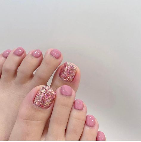 Footnail Art Designs, Footnail Art, Spring Toenail Colors, Toenail Color, Toenail Colors, Pretty Pedicures, Toe Nail Color, Nails Arts, Cute Toe Nails