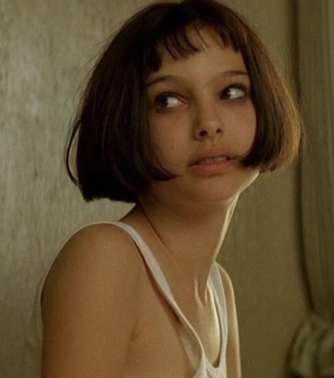 Natalie Portman Mathilda, Leon The Professional Mathilda, Natalie Portman Leon, Mathilda Lando, The Professional Movie, Leon The Professional, Professional Haircut, French Bob, Natalie Portman