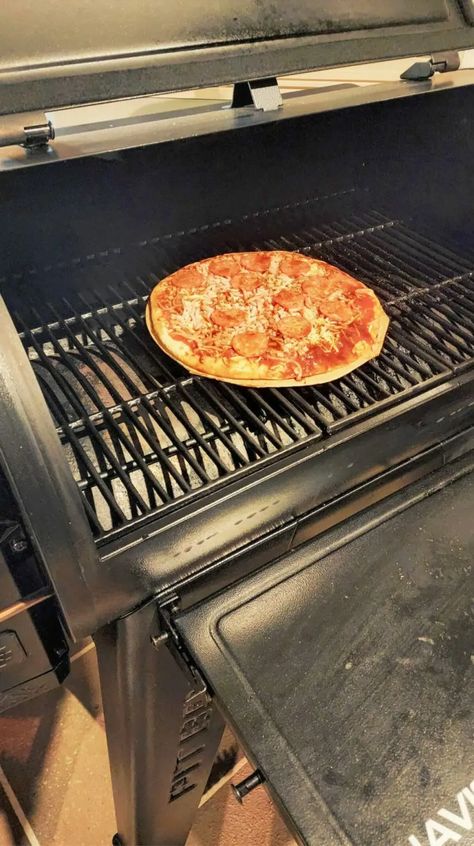 Traeger Pizza Recipe (2 Easy Steps to Smoking Pizza On a Traeger Grill) - Simply Meat Smoking Pizza On A Traeger Grill, Trager Grill Pizza Recipes, Smoked Frozen Pizza, Traeger Pizza Recipes, Traeger Pizza, Smoked Pizza, Smoker Ideas, Smoked Burgers, Delicious Pizza Recipes