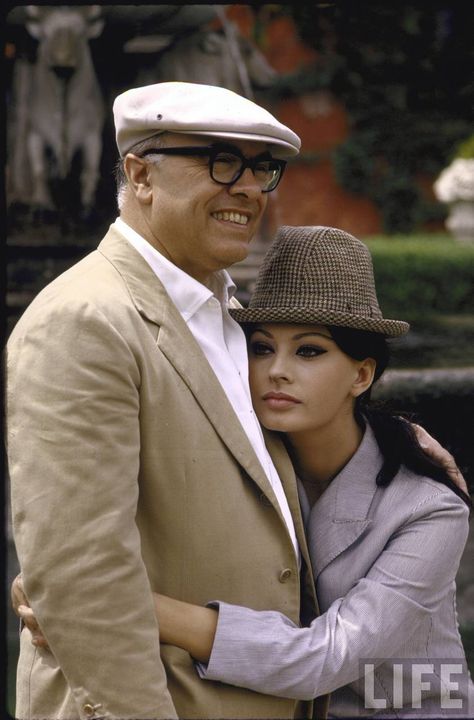 Carlo Ponti, Roman Villa, Alfred Eisenstaedt, Sofia Loren, Cary Grant, Famous Couples, Sophia Loren, Film Producer, Brigitte Bardot