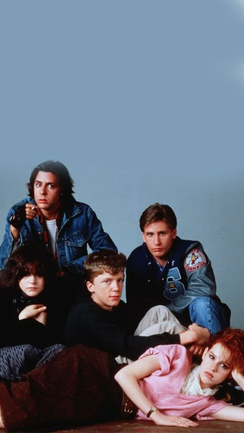 the breakfast club; wallpaper The Breakfast Club Wallpaper, 80s Background, Breakfast Club Movie, Club Wallpaper, Filmy Vintage, John Hughes, 90s Movies, 80s Aesthetic, 80s Movies