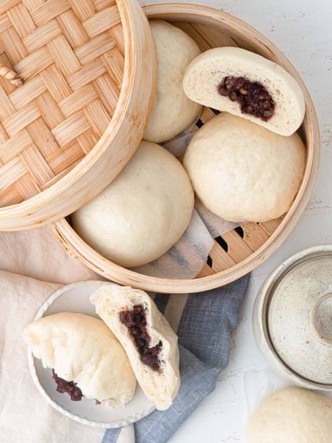 Steamed Red Bean Buns (Dou Sha Bao) Red Bean Paste Buns, Bean Paste Buns, Manapua Recipe, Pineapple Bun, Sweet Red Bean Paste, Sweet Red Bean, Buns Recipe, Using A Pressure Cooker, Sweet Buns