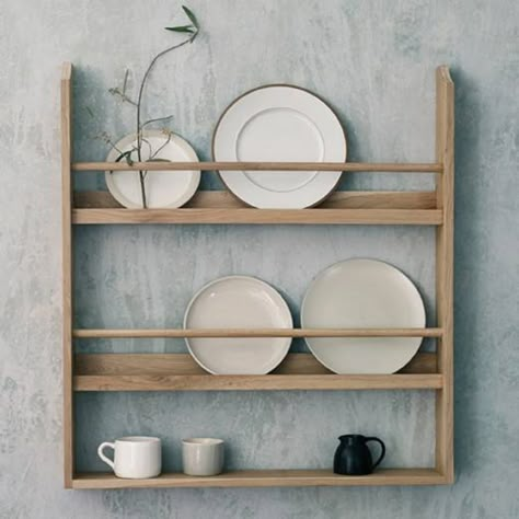 Oak Plate Rack Plate Display Rack Oak Wall Shelf Oak Mug - Etsy Wall Mount Plate Rack, Wooden Plate Rack, Plate Rack Wall, Diy Plate Rack, Tre Kunst, Oak Wall Shelves, Plate Shelves, Mad About The House, Plate Storage