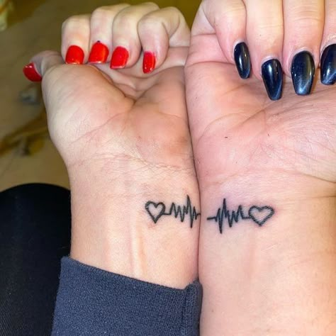 Mum And Daughter Tattoo, Mommy Daughter Tattoos, Tattoos On Wrist, Mum Tattoo, Maching Tattoos, Mother Son Tattoos, Mom Daughter Tattoos, Cute Matching Tattoos, Small Matching Tattoos