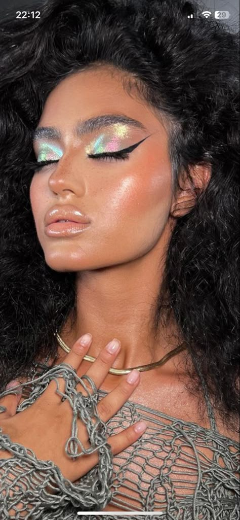 Mixed Metals Makeup, Natural Mermaid Makeup, Iridescent Makeup Looks Black Women, Duochrome Eyeshadow Looks, Iridescent Makeup Looks, Shiny Makeup Look, Editorial Eyeshadow, Metallic Makeup Looks, Bejeweled Makeup