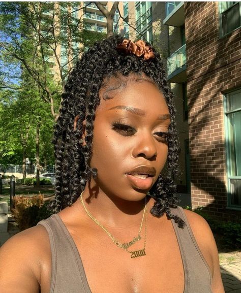 18 Passion Twists Styles For 2021 - The Glossychic Passion Twists Styles, Short Passion Twists Hairstyle, Medium Passion Twists, Shoulder Length Passion Twists, Mini Passion Twists, Short Passion Twists, Short Passion Twist, Hair Twists, Aesthetic Hairstyles