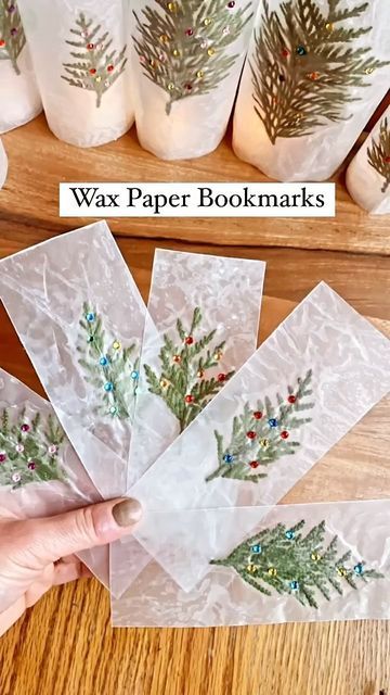 Wax Paper Crafts, Christmas Diy Kids, Recycled Paper Crafts, Christmas Bookmarks, Diy Xmas Gifts, Easy Paper Crafts Diy, Paper Bookmarks, Fun Crafts To Do, Kindergarten Crafts