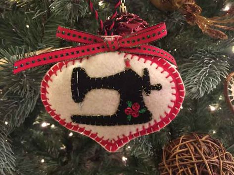 Crafty Gift Ideas, Felt Dog Ornament, Felt Dog, Felt Sewing, Pipe Organ, Diy Christmas Ornaments Easy, Ornament Garland, Felt Embroidery, Wool Projects