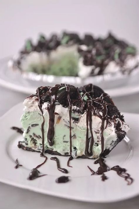 Ice Cream Pie Recipes, Desserts For Summer, Freezer Desserts, Ice Cream Pie Recipe, Mint Desserts, Grasshopper Pie, Baking Recipes Pie, Ice Cream Pie, Sweet Pies