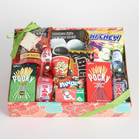 Snack Box Gift Aesthetic, Anime Gift Basket, Snack Box Ideas Gift, Snack Box Gift, Golden Birthday Gifts, Japanese Snack Box, Snack Bucket, Snack Gift Baskets, Japanese Cookies