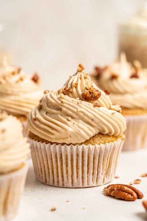 Hummingbird Cake Cupcakes, Humming Bird Cupcake Recipe, Small Batch Cupcakes, Hummingbird Cupcakes, Brown Sugar Recipes, Small Batch Baking, Cupcake Decorating Tips, Dessert For Two, Banana Dessert