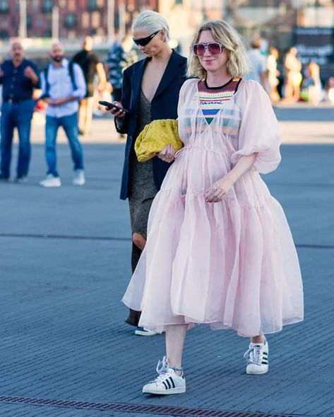 Pernille Rosenkilde (@prosenkilde) • Instagram photos and videos Pernille Rosenkilde, Summer Bob, Cult Of Personality, Persian Fashion, Copenhagen Fashion, Ootd Dress, Copenhagen Fashion Week, Funky Fashion, Fantasy Fashion