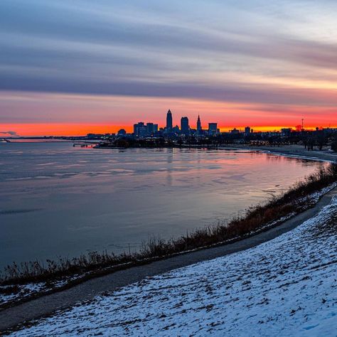 cleveland.com’s Instagram post: “Happy Friday, Cleveland! Here's a stunning Lake Erie sunrise captured from Edgewater Park. ❄🧡 //📷➡ @edrost88 // #cleveland #ohio…” Montana Trip, Cleveland Rocks, Lake Erie, Cleveland Ohio, 50 States, Happy Friday, Cute Stuff, Cleveland, New York Skyline