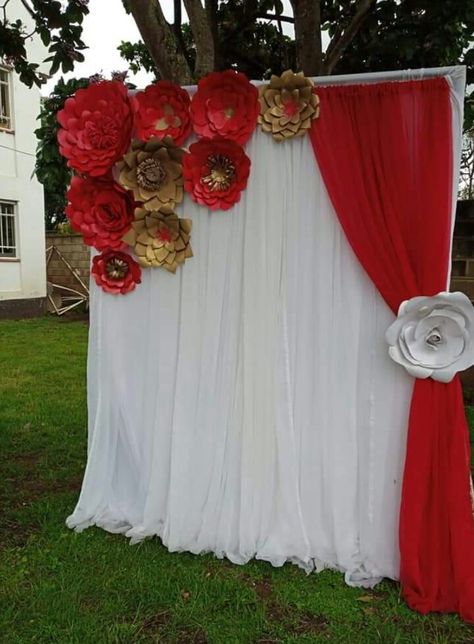 Red And White Backdrop Ideas, Photobooth Backdrop Diy, Valentine Backdrop, Birthday Decorations At Home, Flower Backdrop Wedding, Ganpati Decoration At Home, Diwali Decorations At Home, Housewarming Decorations, Ganpati Decoration Design