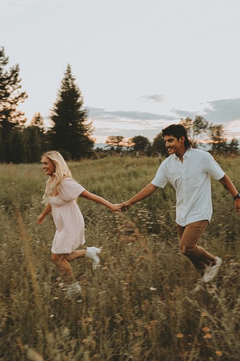 Spring Field Couples Photoshoot, Couples In Flower Field, Late Summer Couples Photoshoot, Grass Couple Photoshoot, Grassy Field Photoshoot Couple, Romantic Field Photoshoot, Hillside Photoshoot, Summer Field Engagement Photos, Wildflower Field Engagement Photos