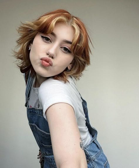 Dyed Pixie Cut, Style Mullet, Kailee Morgue, Queer Hair, Heart Shaped Face Hairstyles, Short Dyed Hair, Dyed Hair Inspiration, Hair Inspiration Short, Nice Hair