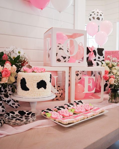 Holly Cow Im Two Party, Cow Print Themed Birthday Party, Cowgirl First Birthday Party Decorations, Moo Moo I’m Two Birthday Decorations, How Cow Im One Birthday, One Year Old Cow Birthday Party, Cow One Year Birthday, Holy Cow Im One Birthday Girl Cake, Cow Print First Birthday Girl