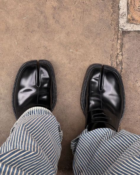 Shoe cam: Tabi 👞🐫 Maison Margiela Tabi Outfit, Margiela Tabi Outfit, Tabi Shoes Outfit, Tabi Outfit, Tabi Loafers, Tabi Boots, Ootd Winter, Maison Margiela Tabi, Tabi Shoes