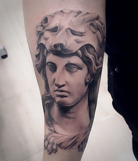 Portrait Tattoo, Tattoos