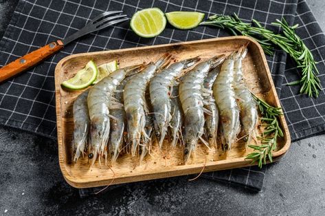 Langostino Recipes, Giant Shrimp, Fish Cooking, Food References, Raw Prawns, Tiger Shrimp, Grilled Prawns, Food Fish, Food Box Packaging