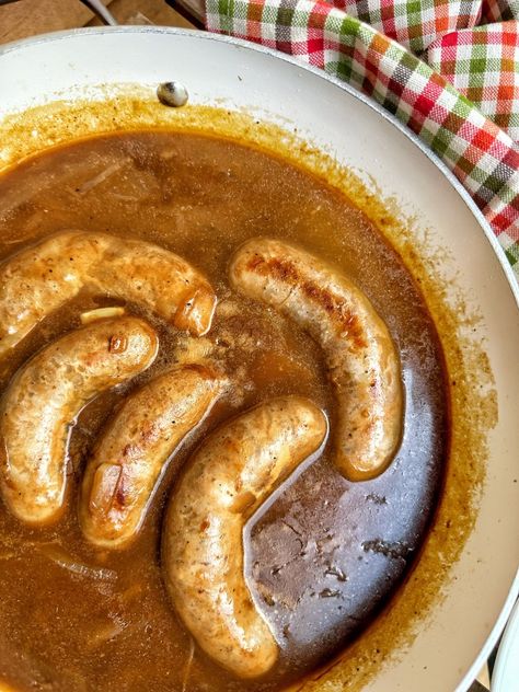 Sausage In Onion Gravy, Tipsy Housewife Recipes, German Brats, Housewife Recipes, Brat Sausage, The Tipsy Housewife, Tipsy Housewife, Pepper Gravy, Sausage Recipes For Dinner