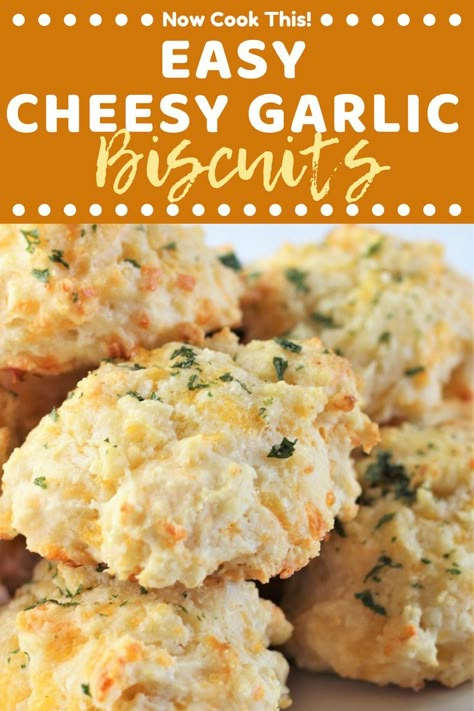 Easy Cheesy Garlic Biscuits! Cheesy Garlic Biscuits, Garlic Cheese Biscuits, Cheesy Snacks, Garlic Biscuits, Lobster Biscuits, Loaf Breads, Red Lobster Cheddar Bay Biscuits, Red Lobster Biscuits, Cheesy Biscuit