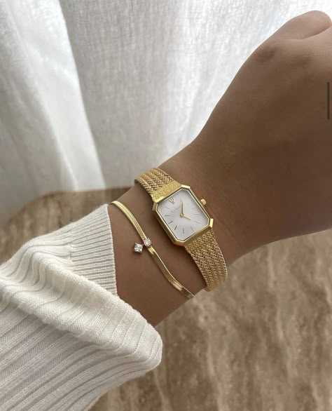 Wrist Jewelry, Luxe Jewelry, Jewelry Accessories Ideas, Dope Jewelry, Classy Jewelry, Jewelry Essentials, Jewelry Lookbook, Stacked Jewelry, Trendy Earrings