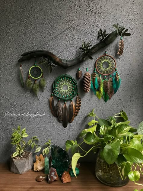 دریمکچر غوک فن النسيج, Dream Catcher Patterns, Dream Catcher Decor, Driftwood Art Diy, Dream Catcher Art, Seashell Wall Art, Crochet Dreamcatcher, Boho Crafts Diy, Dream Catcher Craft