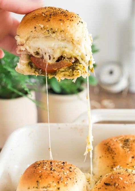 These pull-apart style turkey pesto sliders are layered with deli meat, fresh tomatoes, melty mozzarella cheese and your favorite pesto. Baked to golden perfection, these sliders are perfect for a busy weeknight or game day. Pesto Sliders, Reheat Turkey, Sliders Recipes Hawaiian Rolls, Turkey Pesto, Vegan Turkey, Turkey Sliders, Onion Rolls, Sundried Tomato Pesto, Pesto Sandwich