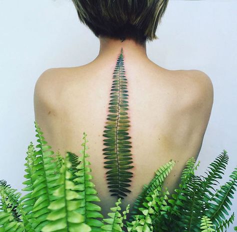 20+ Of The Best Spine Tattoo Ideas Ever Spinal Tattoo, Flower Spine Tattoos, Tato Minimal, Fern Tattoo, Tattoo Trend, Spine Tattoos For Women, Plant Tattoo, Botanical Tattoo, Spine Tattoo