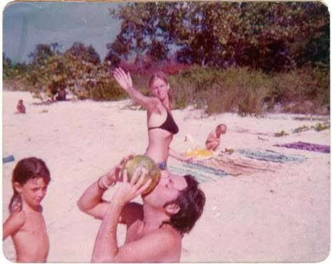 Linda photobombed Paul! Heather Mccartney, The Lost Weekend, Mary Mccartney, Beatles Girl, Jane Asher, Beatles Ringo, Paul And Linda Mccartney, Beatles Photos, Linda Mccartney