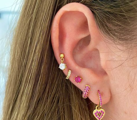 Pretty Stacks, Feminine Things, Ear Stacks, Earring Stacks, Diana Style, Earring Stack, Cool Ear Piercings, Purple Jewelry, Jewelry Accessories Ideas