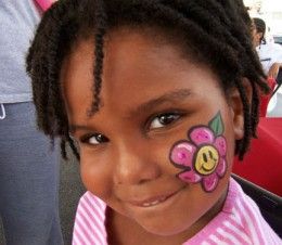 Flower Face Painting for Children: Designs, Tips and Tutorials Easter Face Paint, Easy Face Painting Designs, Face Painting Flowers, Festival Face Paint, Candy Kids, Cheek Art, Festival Face, Face Painting Easy, Kids Face Paint