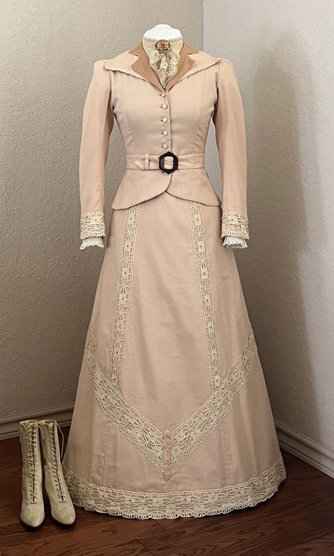 Victorian Upper Class Dress, 1800s Clothing Poor, 1890s Work Dress, Regency Walking Dress, 1800 Outfit Women, Edwardian Walking Suit, Victorian Wrapper Dress, 1870s Dress Casual, Victorian Era Dresses Simple