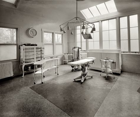 Shorpy Historical Photo Archive :: Sanitarium: 1928 1928. "Washington Sanitarium, Takoma Park. Operating room." Shorpy Historical Photos, Beach Mansion, Medication Storage, Old Hospital, Abandoned Asylums, Desk Size, Operating Room, Vintage Medical, Royal Caribbean