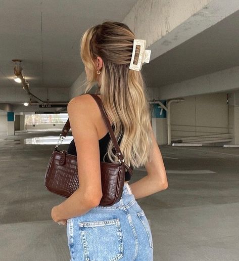 Clip Aesthetic, Clip Hairstyles, Hair Claw Clips, Hair Essentials, Long Blonde, 2021 Fashion, Claw Clips, Long Blonde Hair, Hairstyles For School