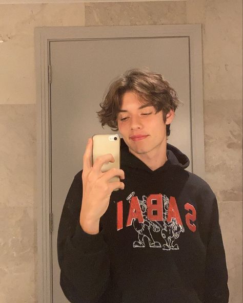 Louis💐 on Instagram: “5 HUNDRED FOLLOWERS!!! 😫That’s a lot of people....you guys are crazy, thank you all🤍💙 and thanks for the hoodie @sabaixsabai” Grid Girl, Louis Partridge, British Boys, Enola Holmes, The Perfect Guy, A Lot Of People, Partridge, White Boys, Dream Guy