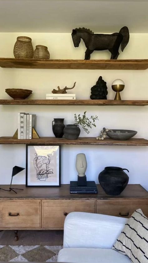 Interior Design Shelf, Shelving Decor, Wall Shelves Living Room, Havenly Living Room, Dining Room Shelves, Shelf Decor Living Room, Design House Interior, Interior Design House, Interior Home Decor