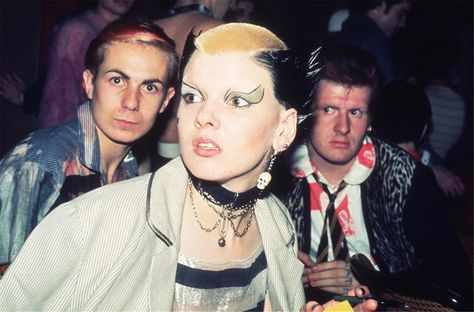 British Subculture, Punks 70s, 1970s Punk, Punk Rock Girls, Queer Punk, 70s Punk, 80s Punk, Adam Ant, Punk Makeup